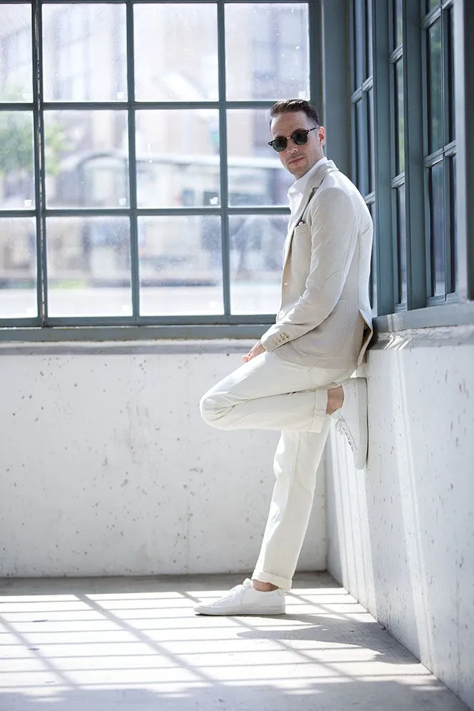mens-white-jeans-outfit-idea-blazer-sneakers-shirt-all-white